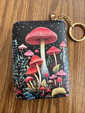 Source Unknown Acordian Wallet Keychain with Mushroom Garden